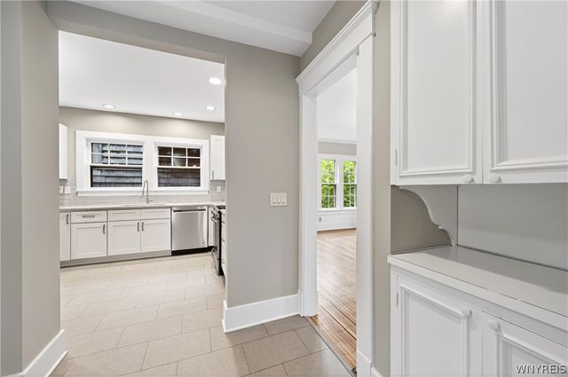 143 Oakland Place, Buffalo, NY 14222