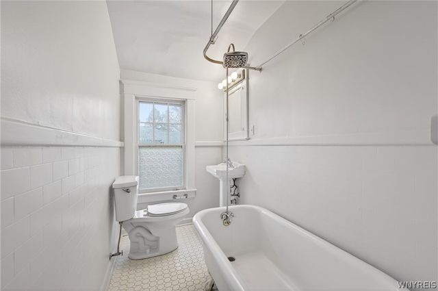 143 Oakland Place, Buffalo, NY 14222