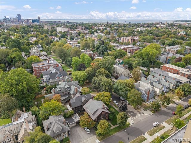 143 Oakland Place, Buffalo, NY 14222