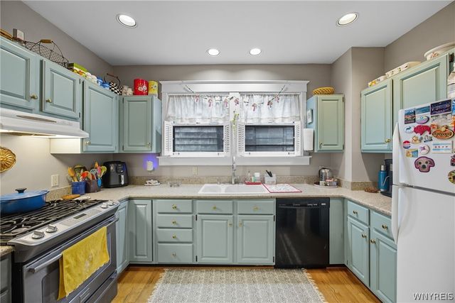 143 Oakland Place, Buffalo, NY 14222