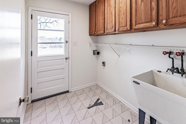 16 BEMIS RD, Newark, DE 19711