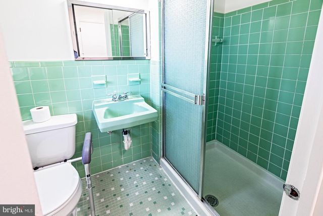 16 BEMIS RD, Newark, DE 19711