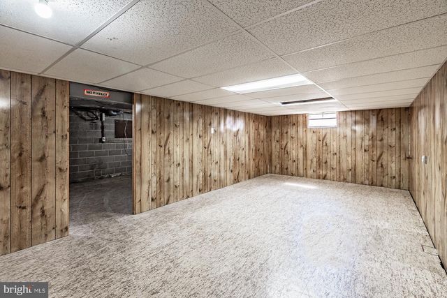 16 BEMIS RD, Newark, DE 19711