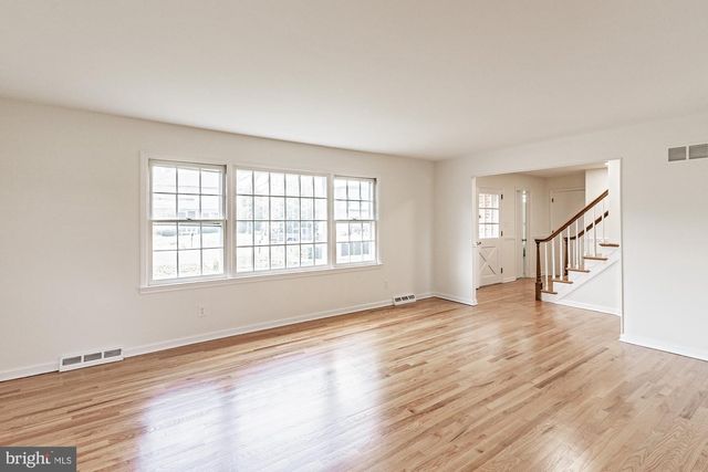 16 BEMIS RD, Newark, DE 19711