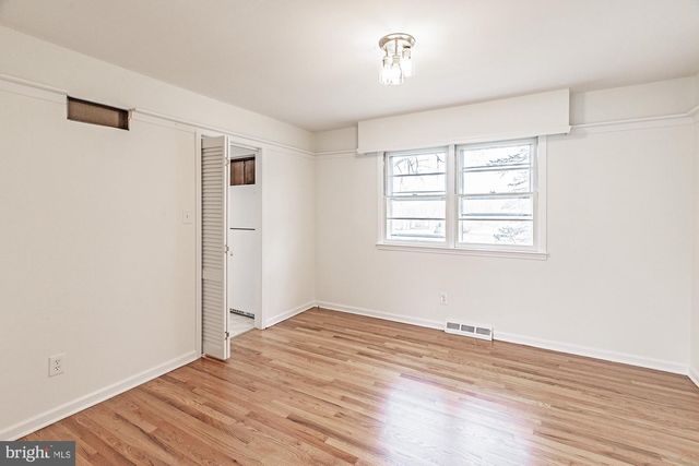 16 BEMIS RD, Newark, DE 19711