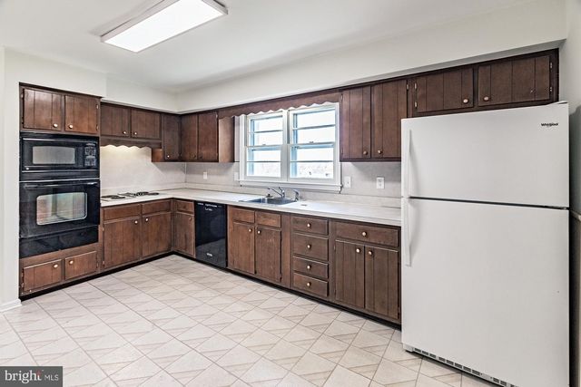 16 BEMIS RD, Newark, DE 19711