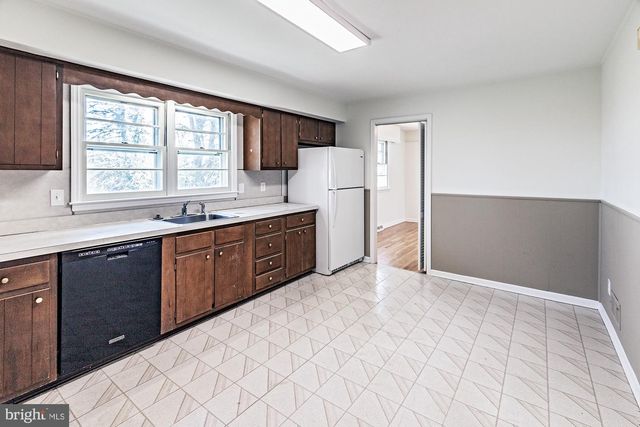 16 BEMIS RD, Newark, DE 19711