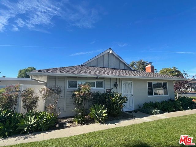 16962 Agate Circle, Huntington Beach, CA 92649