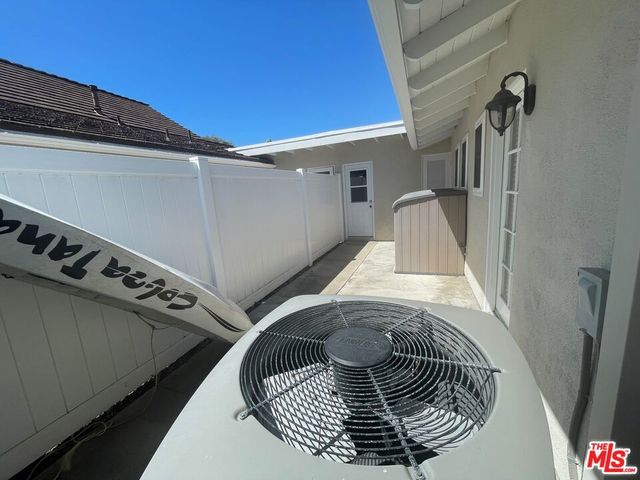 16962 Agate Circle, Huntington Beach, CA 92649