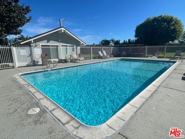 16962 Agate Circle, Huntington Beach, CA 92649