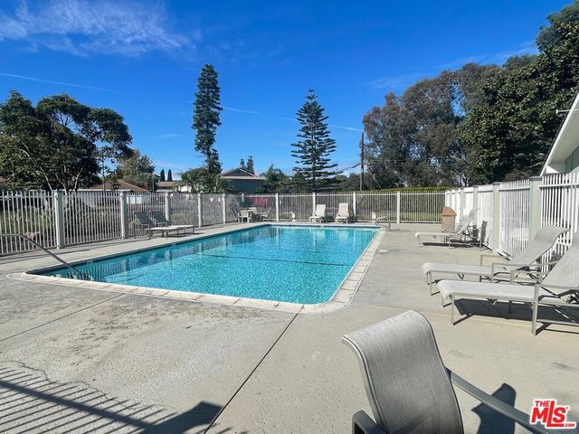 16962 Agate Circle, Huntington Beach, CA 92649