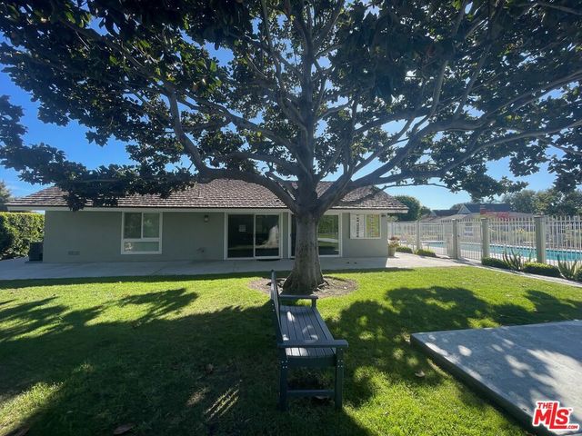 16962 Agate Circle, Huntington Beach, CA 92649