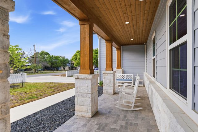 2551 Lakeshore DR, Canyon Lake, TX 78133