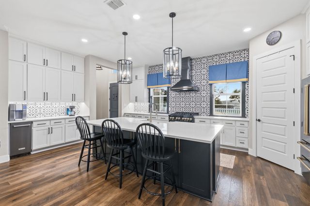 2551 Lakeshore DR, Canyon Lake, TX 78133