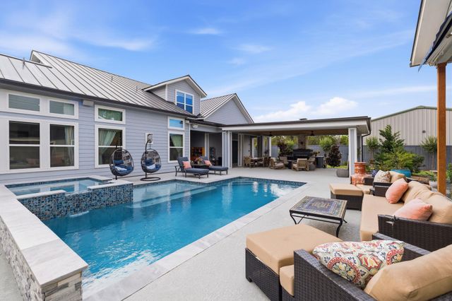 2551 Lakeshore DR, Canyon Lake, TX 78133