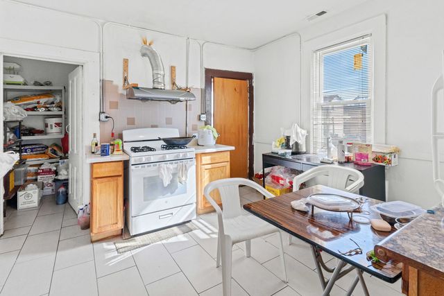 318 W 24th Place, Chicago, IL 60616