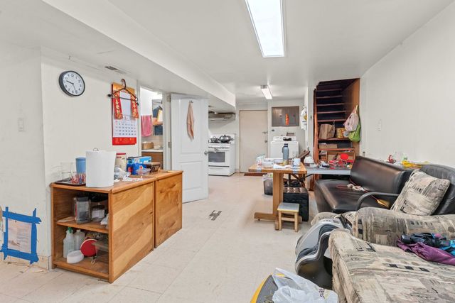 318 W 24th Place, Chicago, IL 60616