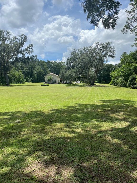Image 4 of property listing at 5900 S MAGNOLIA AVENUE, Ocala, FL 34471