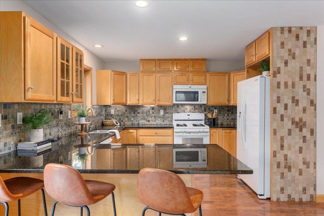 2513 Burl Oak Curve, Hudson, WI 54016