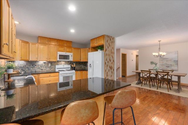 2513 Burl Oak Curve, Hudson, WI 54016