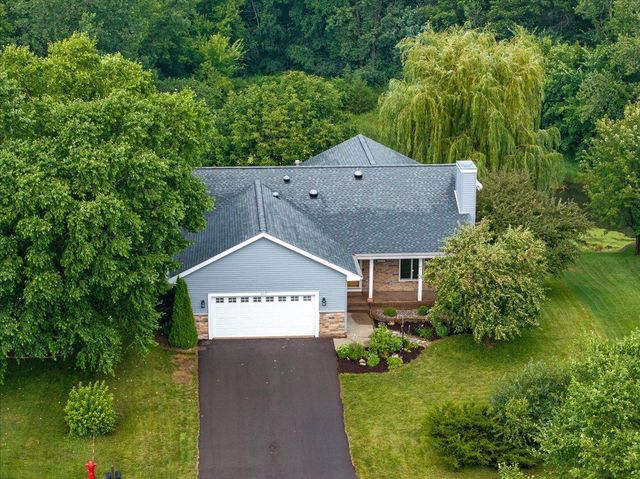 2513 Burl Oak Curve, Hudson, WI 54016