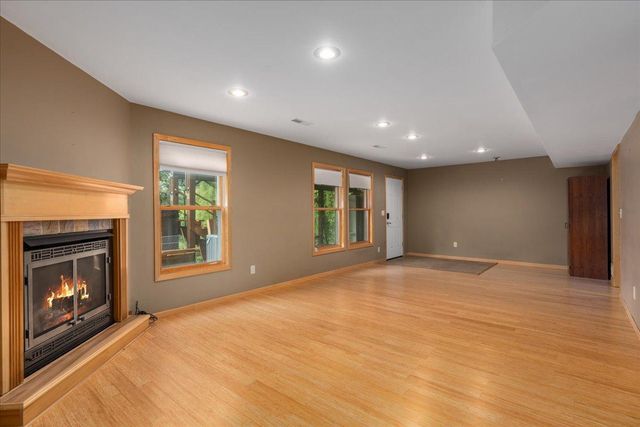 2513 Burl Oak Curve, Hudson, WI 54016