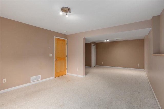 2513 Burl Oak Curve, Hudson, WI 54016