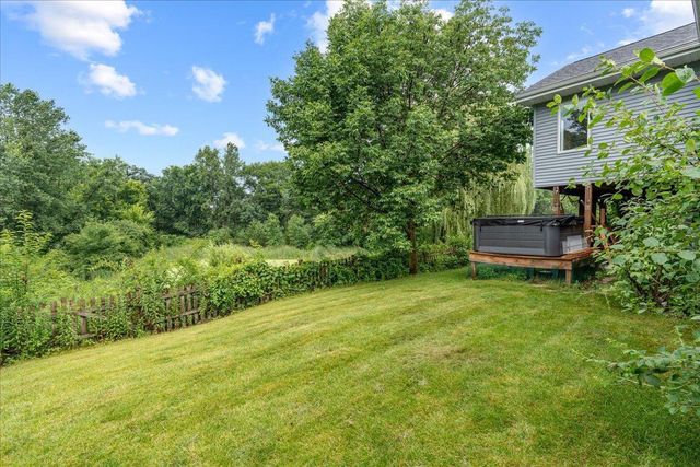 2513 Burl Oak Curve, Hudson, WI 54016