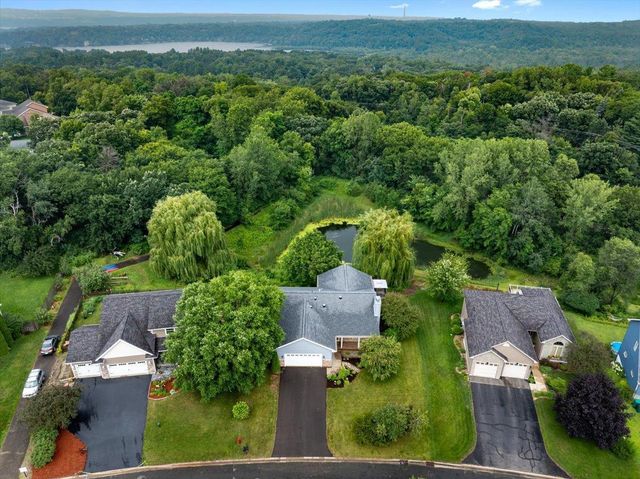 2513 Burl Oak Curve, Hudson, WI 54016