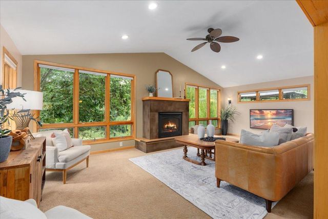 2513 Burl Oak Curve, Hudson, WI 54016