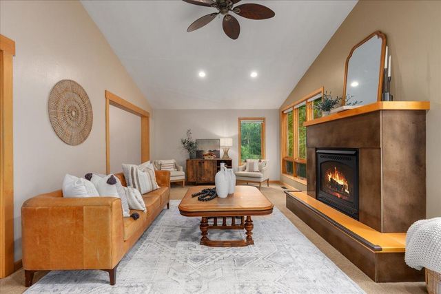 2513 Burl Oak Curve, Hudson, WI 54016