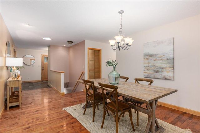 2513 Burl Oak Curve, Hudson, WI 54016