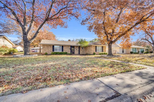 202 Vanderbilt Lane, Waxahachie, TX 75165