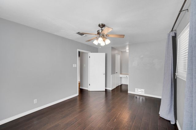 202 Vanderbilt Lane, Waxahachie, TX 75165