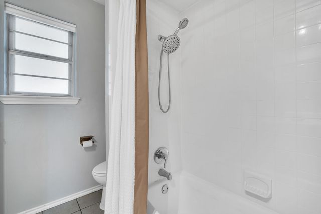 202 Vanderbilt Lane, Waxahachie, TX 75165