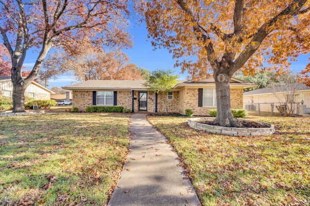 202 Vanderbilt Lane, Waxahachie, TX 75165