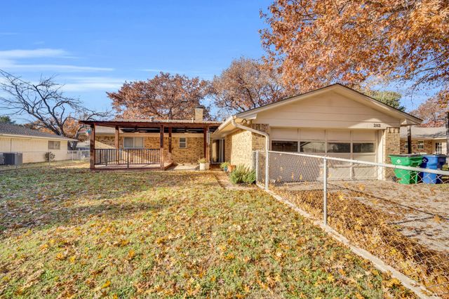 202 Vanderbilt Lane, Waxahachie, TX 75165