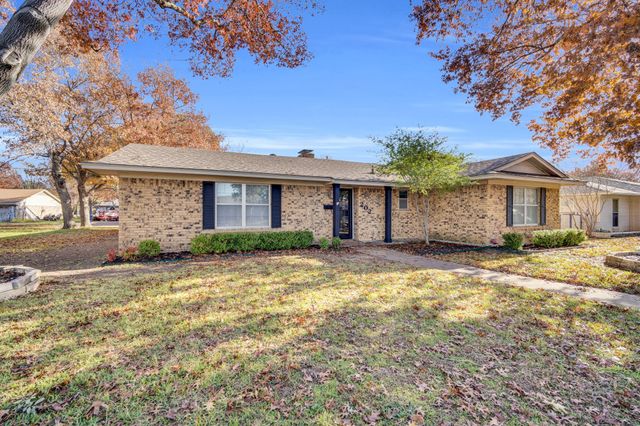 202 Vanderbilt Lane, Waxahachie, TX 75165