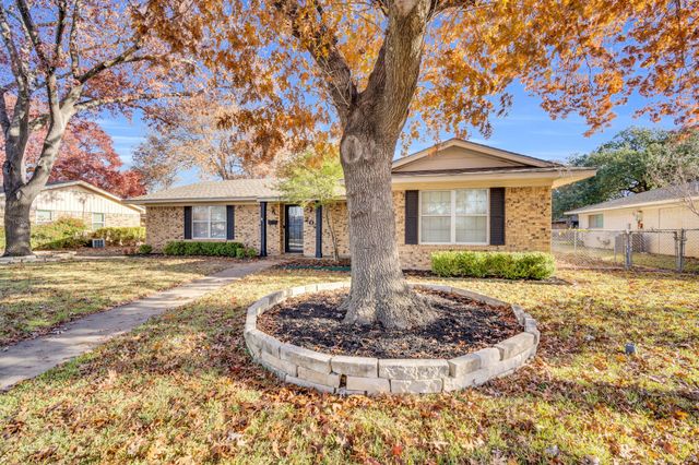 202 Vanderbilt Lane, Waxahachie, TX 75165