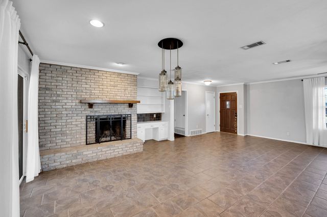 202 Vanderbilt Lane, Waxahachie, TX 75165