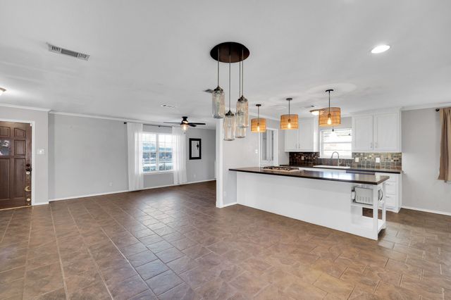 202 Vanderbilt Lane, Waxahachie, TX 75165