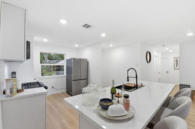 5207 Ridgeton Drive, Houston, TX 77053