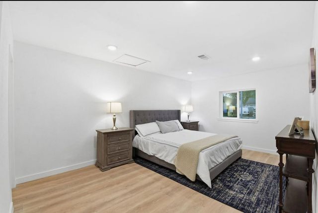 5207 Ridgeton Drive, Houston, TX 77053