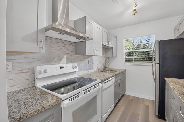 5073 LAKEFRONT Boulevard C, Delray Beach, FL 33484