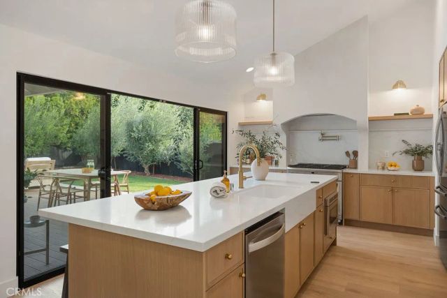 208 Susannah Place, Costa Mesa, CA 92627