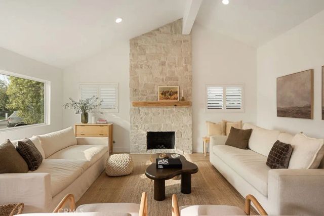 208 Susannah Place, Costa Mesa, CA 92627