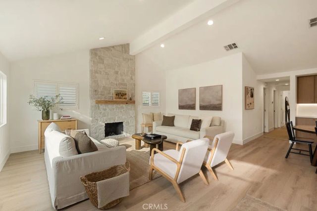 208 Susannah Place, Costa Mesa, CA 92627