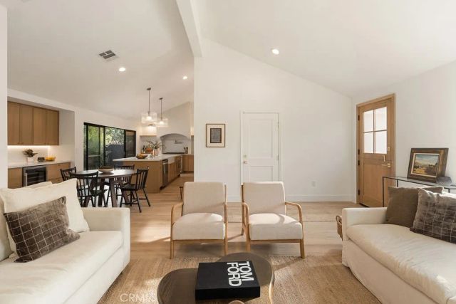 208 Susannah Place, Costa Mesa, CA 92627