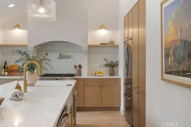 208 Susannah Place, Costa Mesa, CA 92627