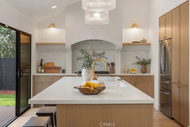 208 Susannah Place, Costa Mesa, CA 92627